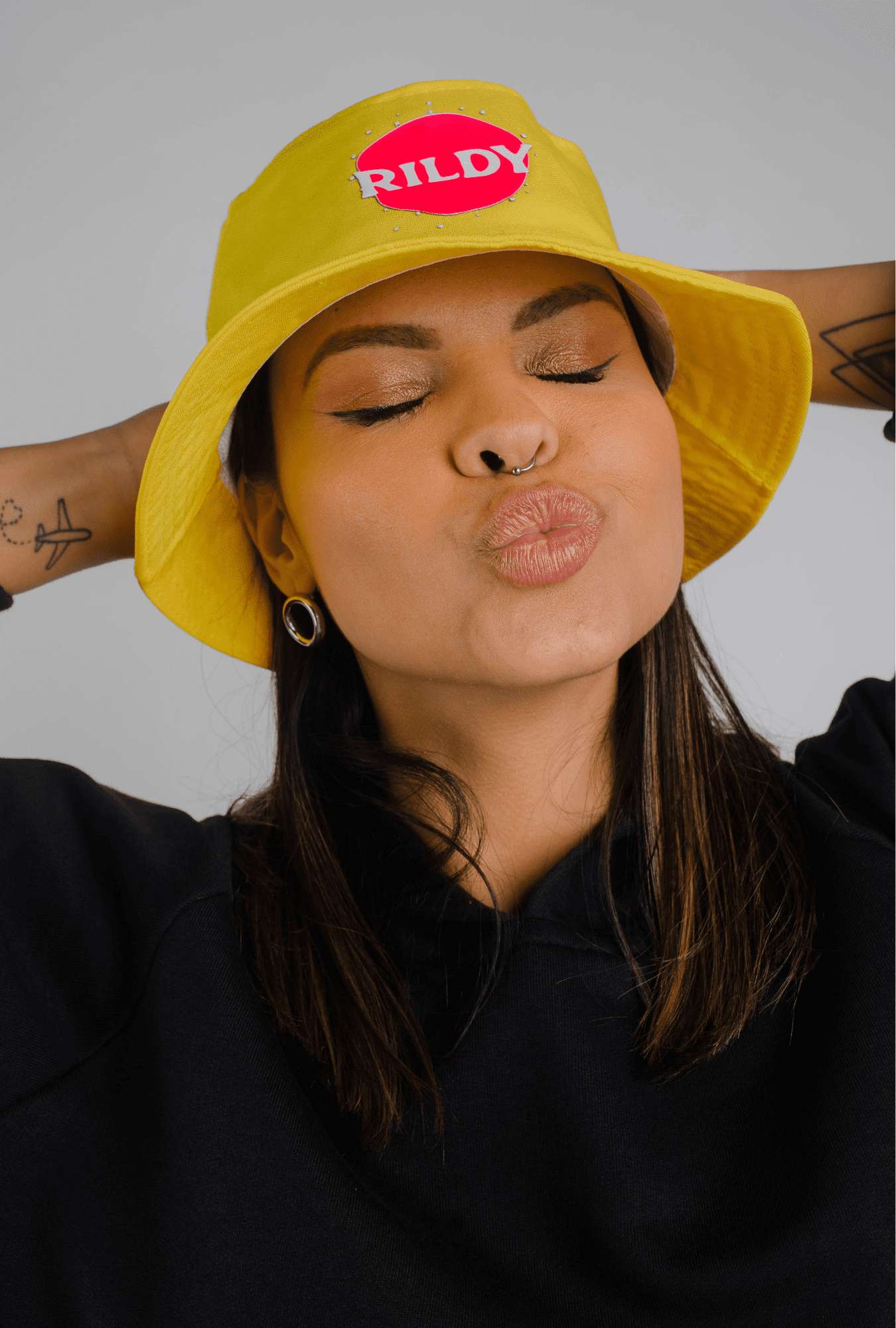 Riu Logo embroidery tweed bucket hat